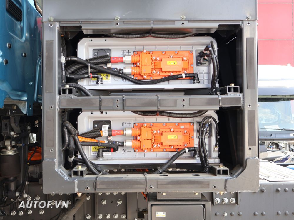 Đầu Kéo Điện Chenglong H5V 400KW